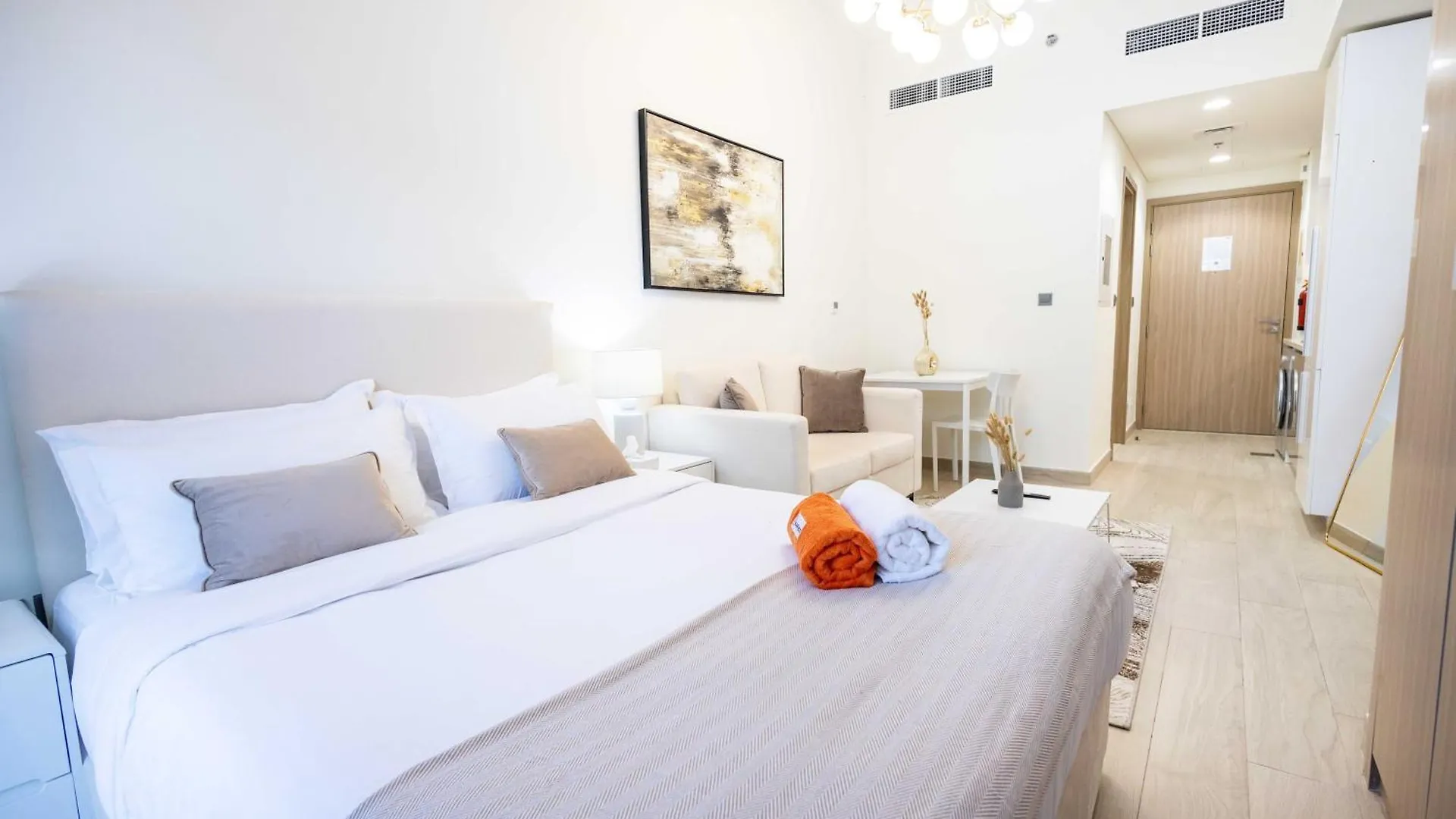 Appartamento 10 Mins From Downtown Pool Gym Large Terrace Dubai Emirati Arabi Uniti