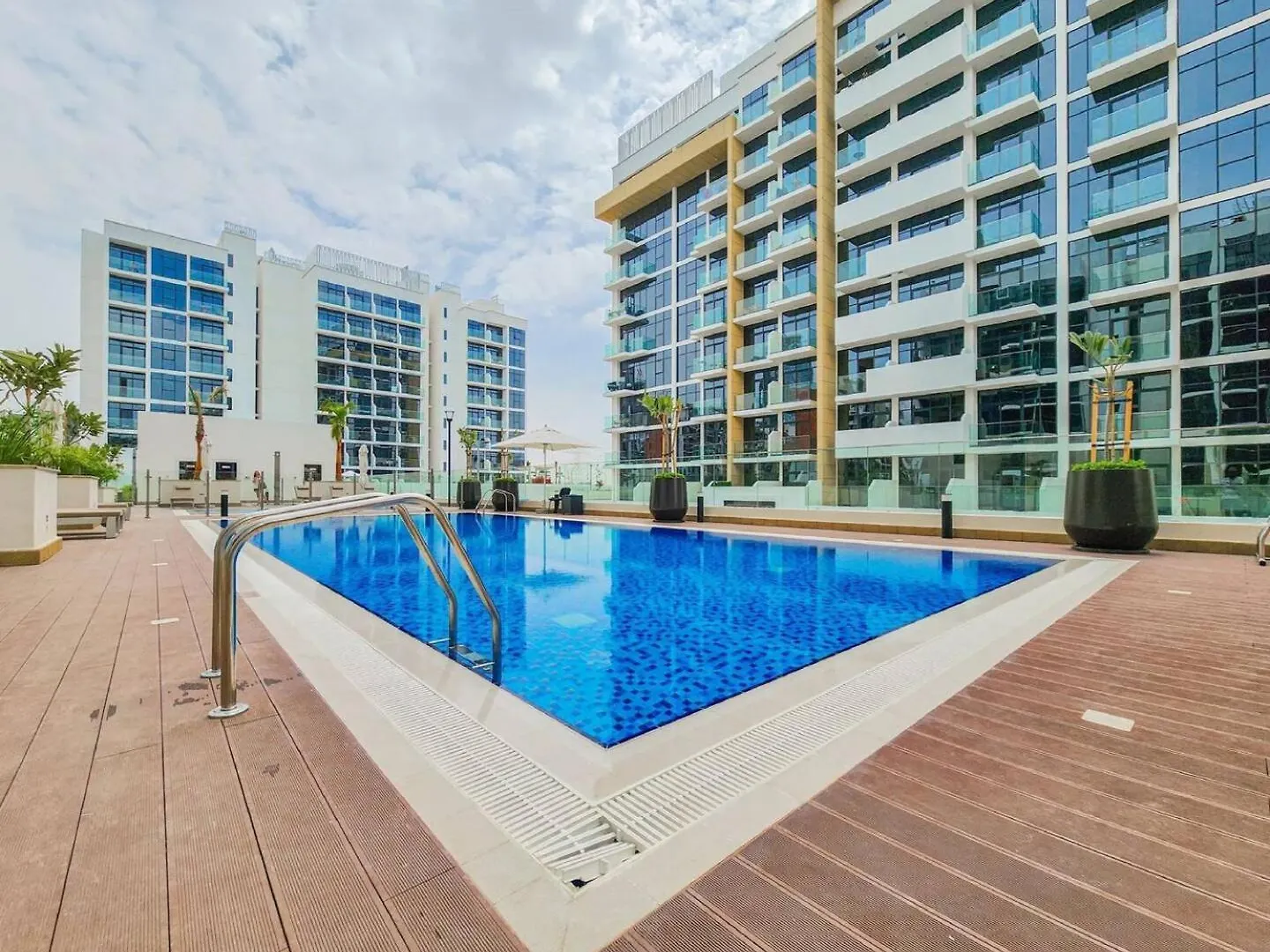 Appartamento 10 Mins From Downtown Pool Gym Large Terrace Dubai Emirati Arabi Uniti