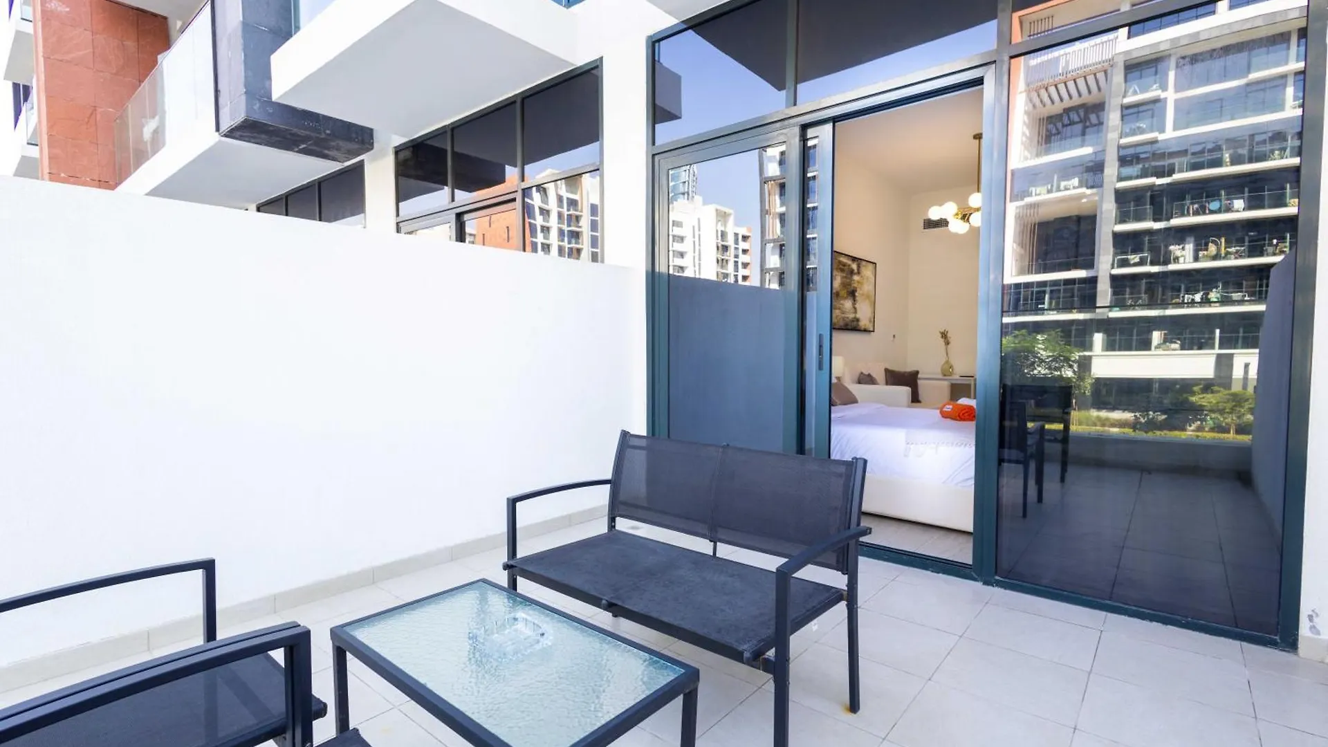 Appartamento 10 Mins From Downtown Pool Gym Large Terrace Dubai Emirati Arabi Uniti