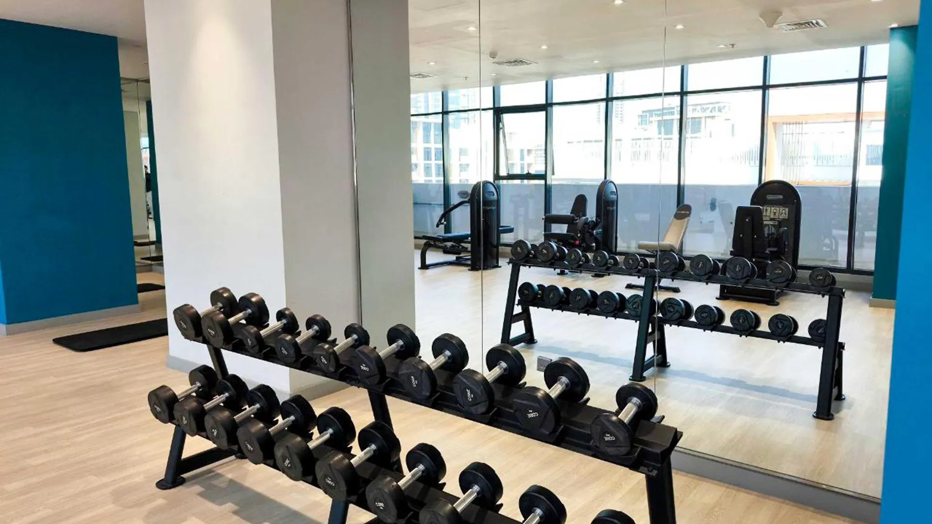 Appartamento 10 Mins From Downtown Pool Gym Large Terrace Dubai 0*,