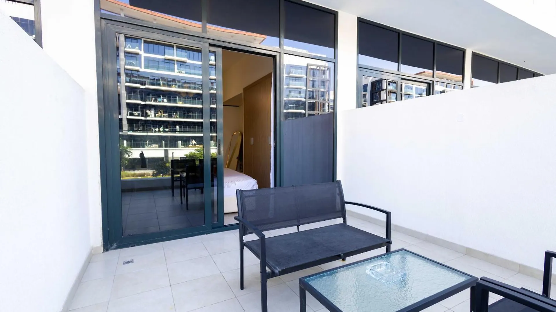 Appartamento 10 Mins From Downtown Pool Gym Large Terrace Dubai