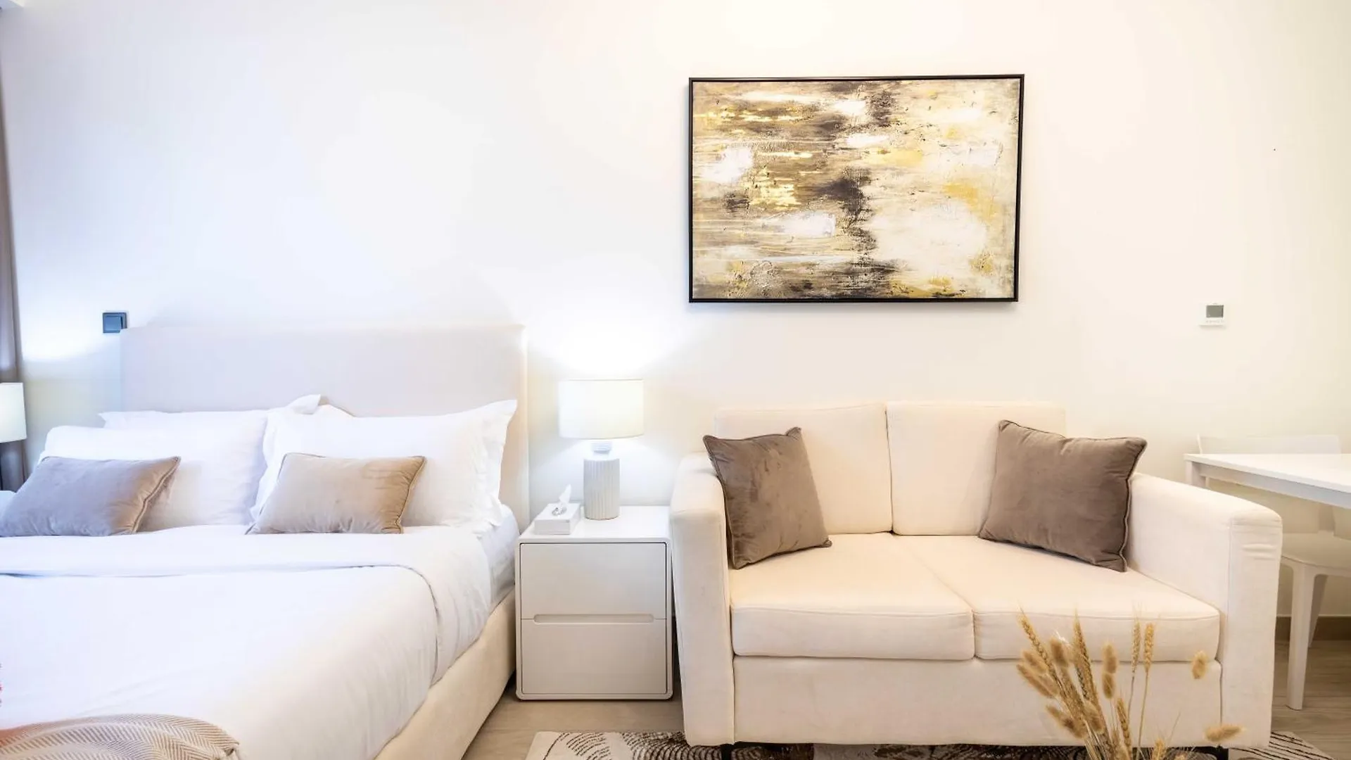 Appartamento 10 Mins From Downtown Pool Gym Large Terrace Dubai 0*,