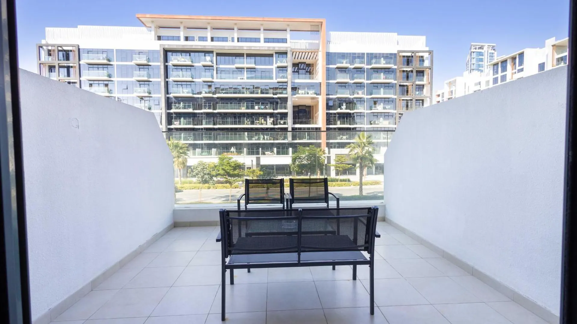 Appartamento 10 Mins From Downtown Pool Gym Large Terrace Dubai