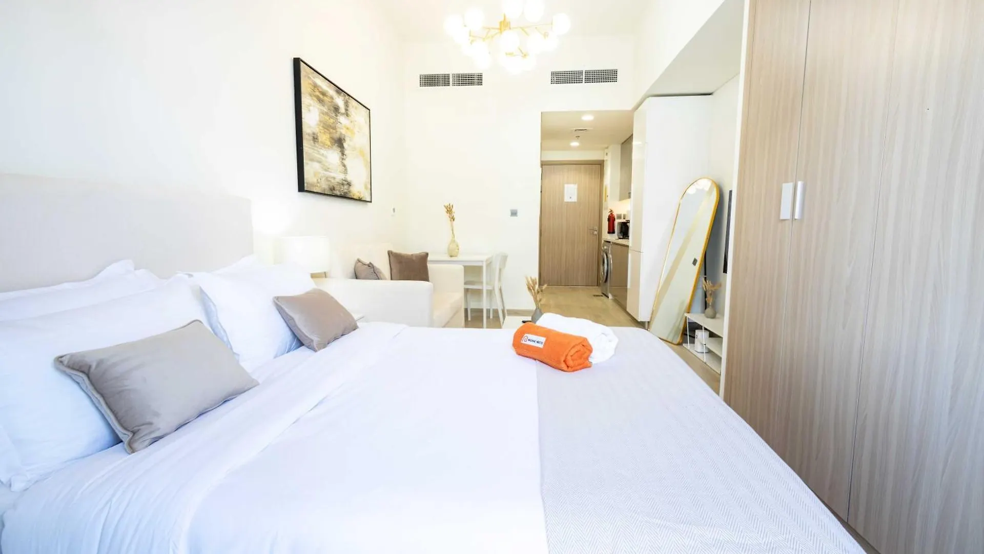 Appartamento 10 Mins From Downtown Pool Gym Large Terrace Dubai