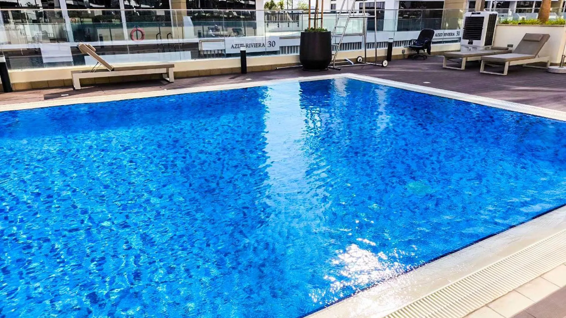 Appartamento 10 Mins From Downtown Pool Gym Large Terrace Dubai