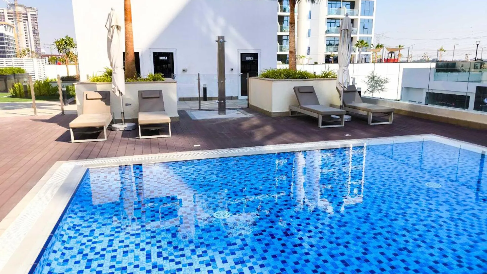 Appartamento 10 Mins From Downtown Pool Gym Large Terrace Dubai