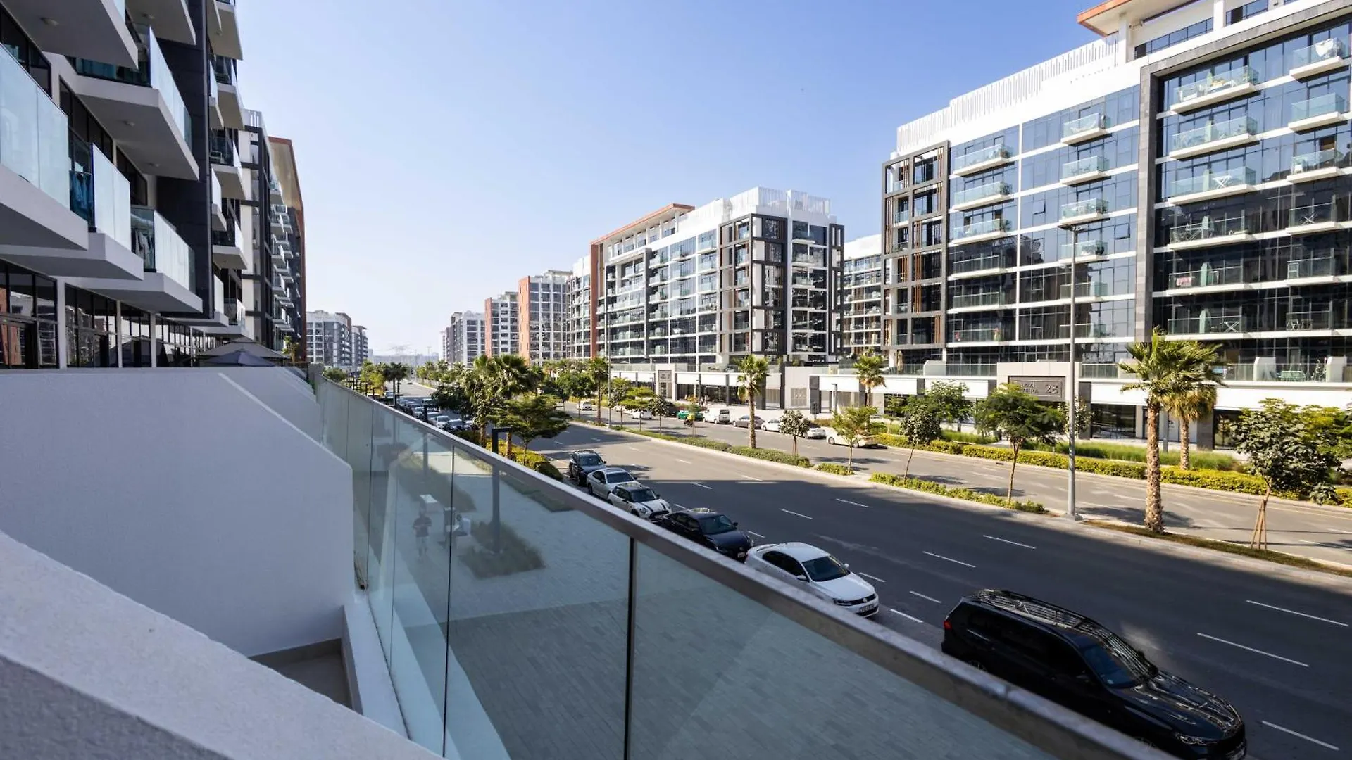 Appartamento 10 Mins From Downtown Pool Gym Large Terrace Dubai