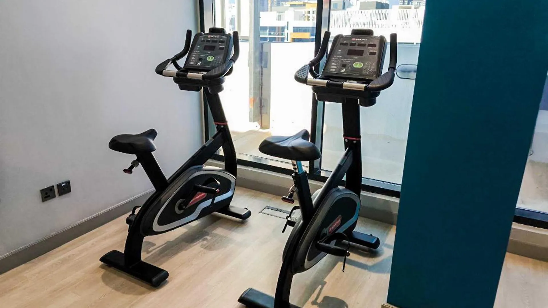 Appartamento 10 Mins From Downtown Pool Gym Large Terrace Dubai